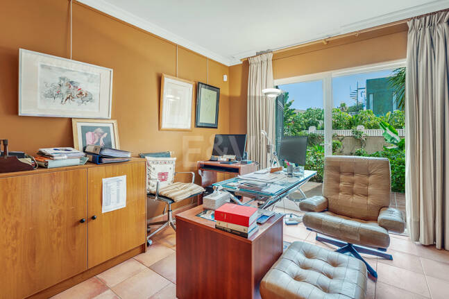 Casa familiar de estilo andaluz a poca distancia de la playa