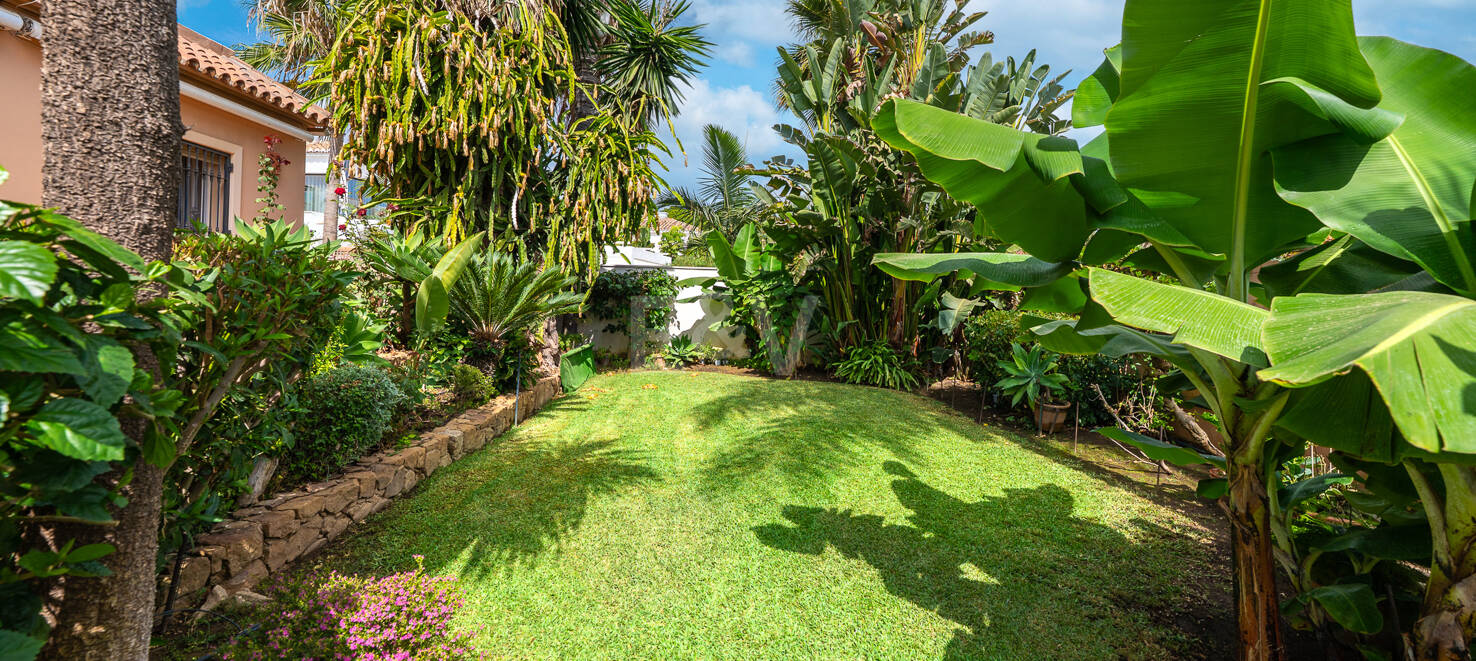 Andalusian Family Home with Walking Distance to the Beach