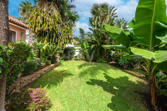 Casa familiar de estilo andaluz a poca distancia de la playa