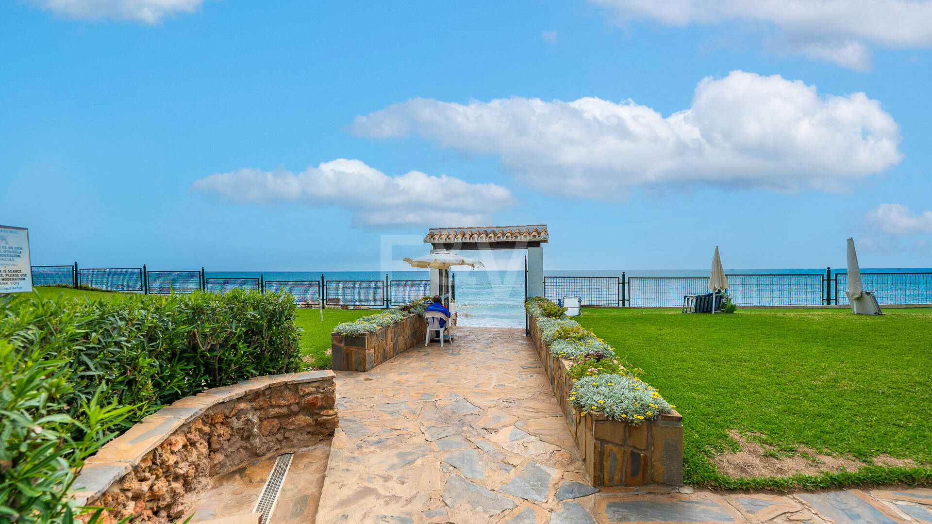 Luminoso Ático con acceso directo a la playa