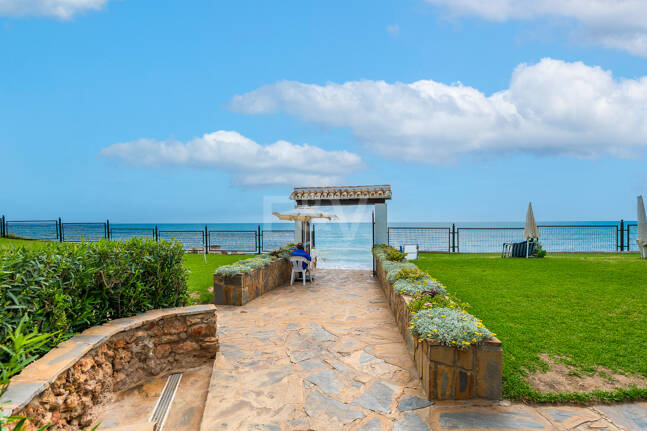 Luminoso Ático con acceso directo a la playa