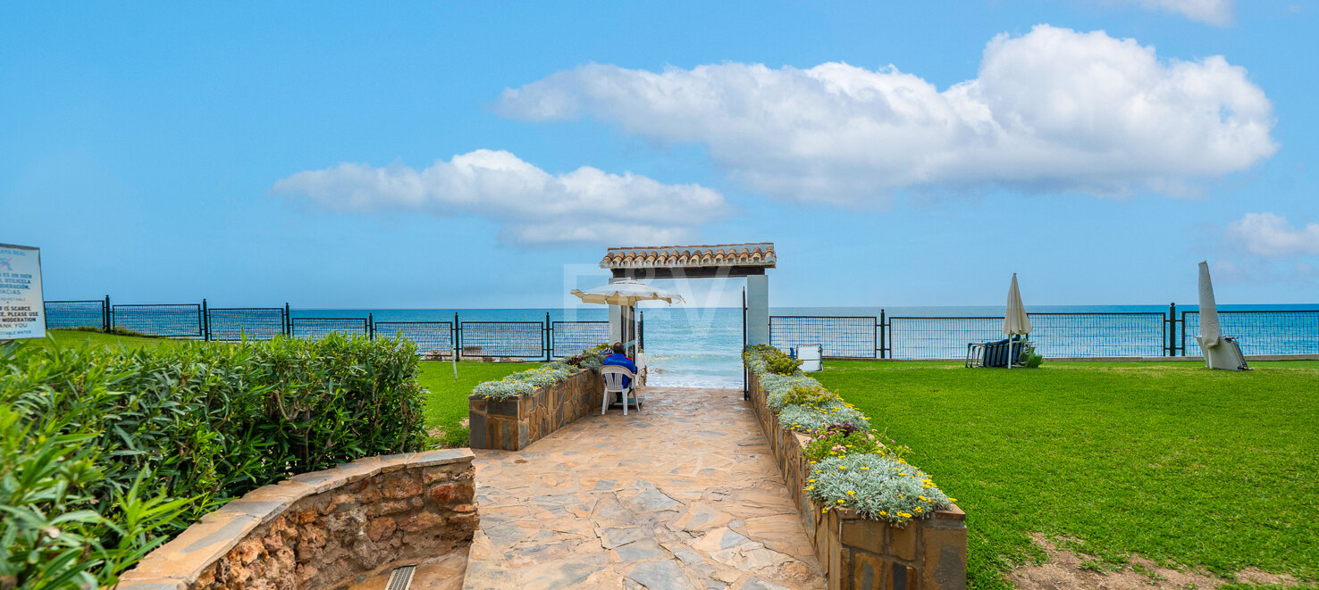 Bright 3-Bed with Direct Beach Access