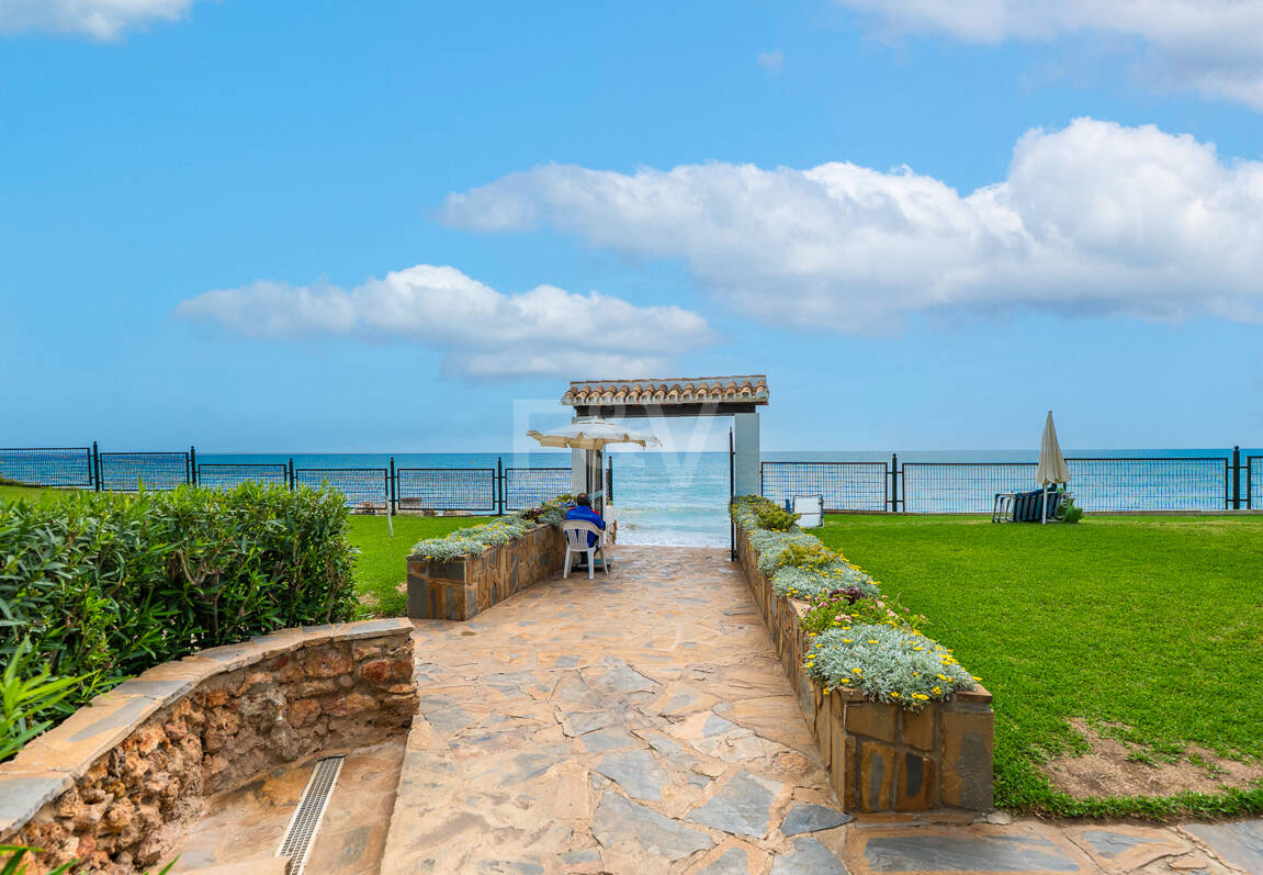 Luminoso Ático con acceso directo a la playa