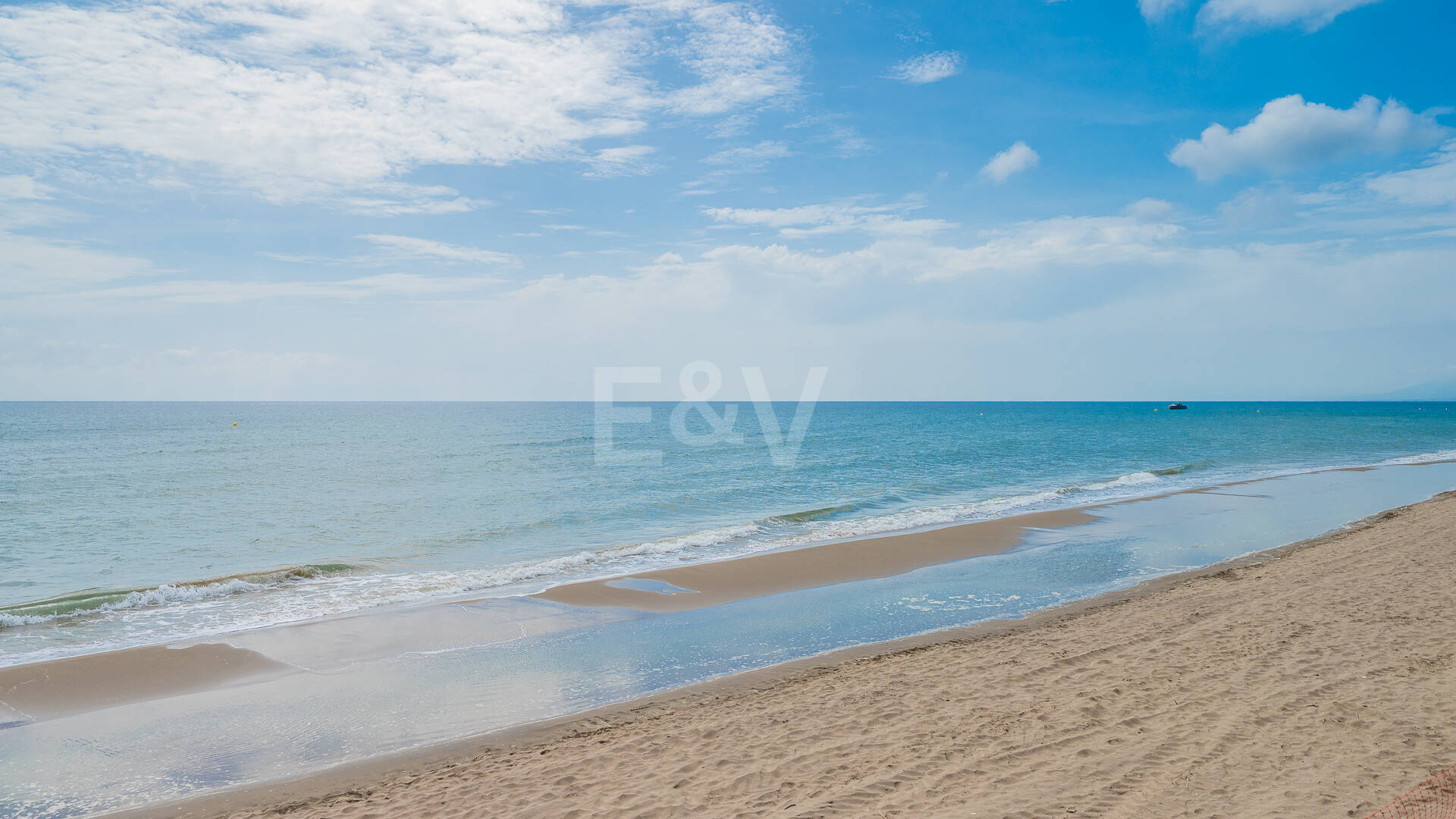 Luminoso Ático con acceso directo a la playa
