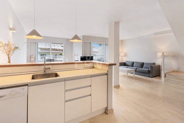 Luminoso Ático con acceso directo a la playa