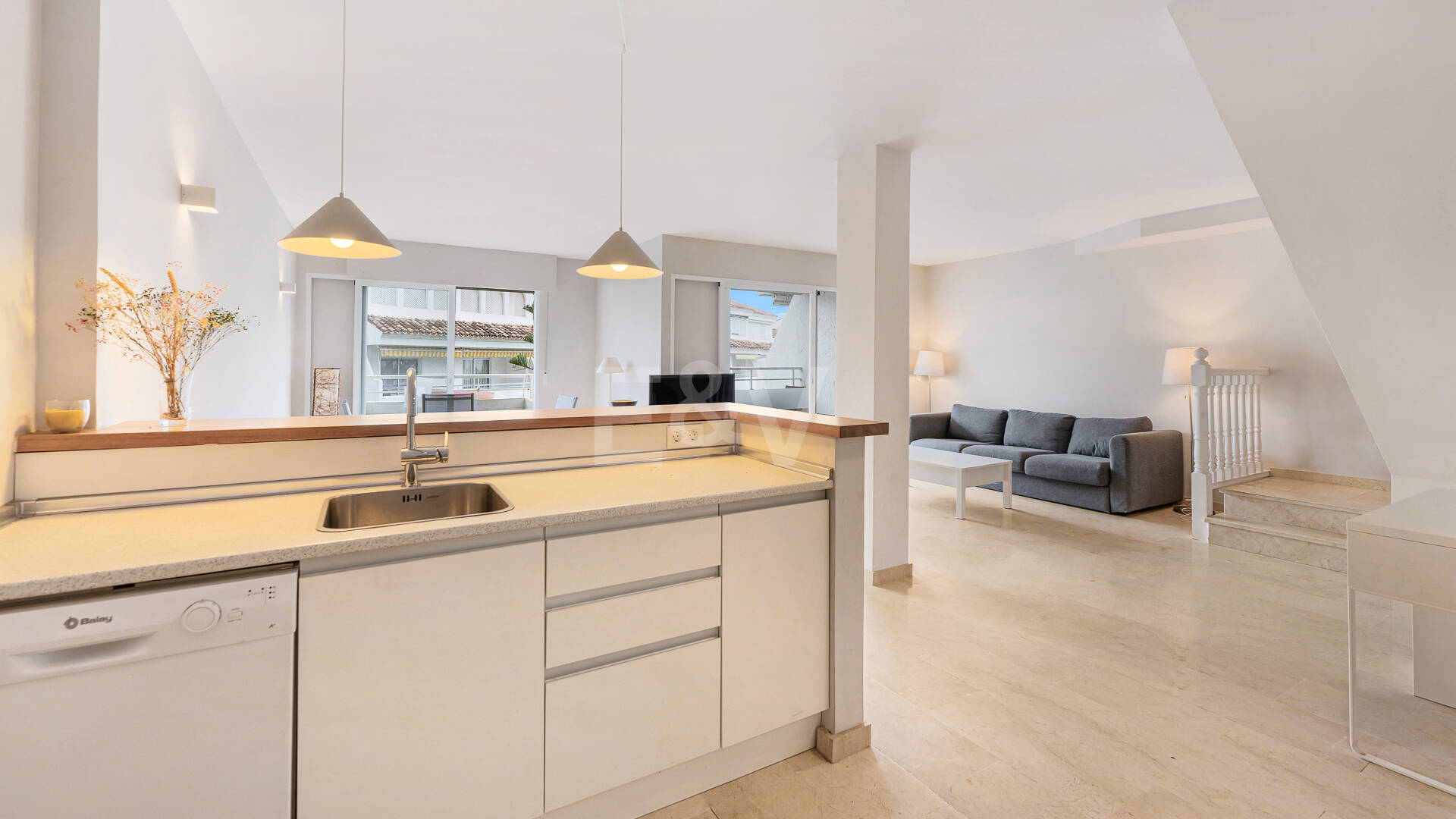 Luminoso Ático con acceso directo a la playa