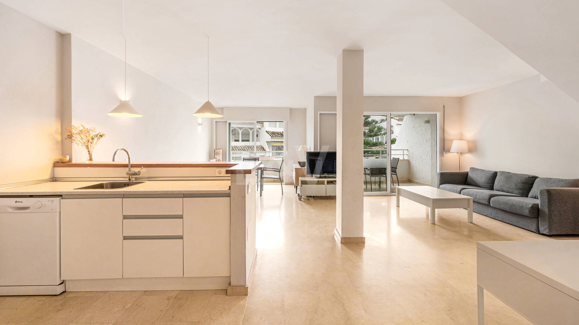 Luminoso Ático con acceso directo a la playa