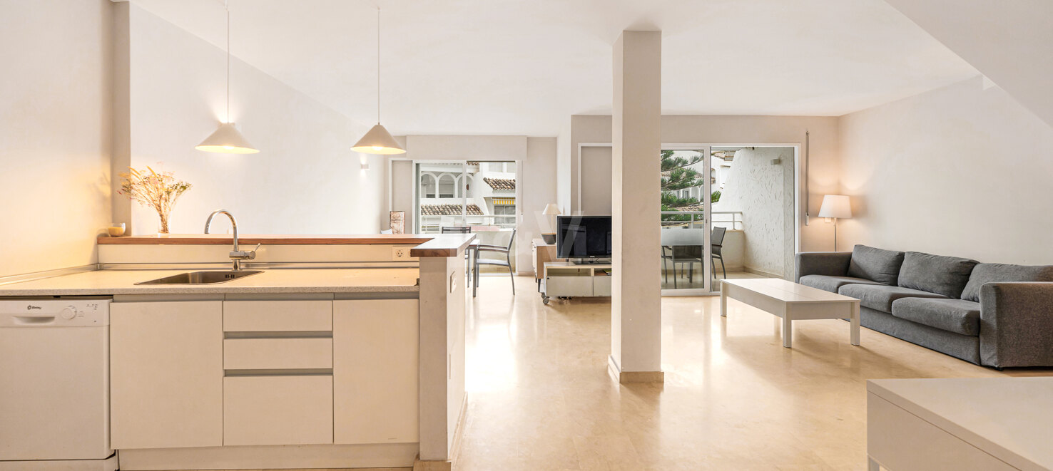 Bright 3-Bed with Direct Beach Access