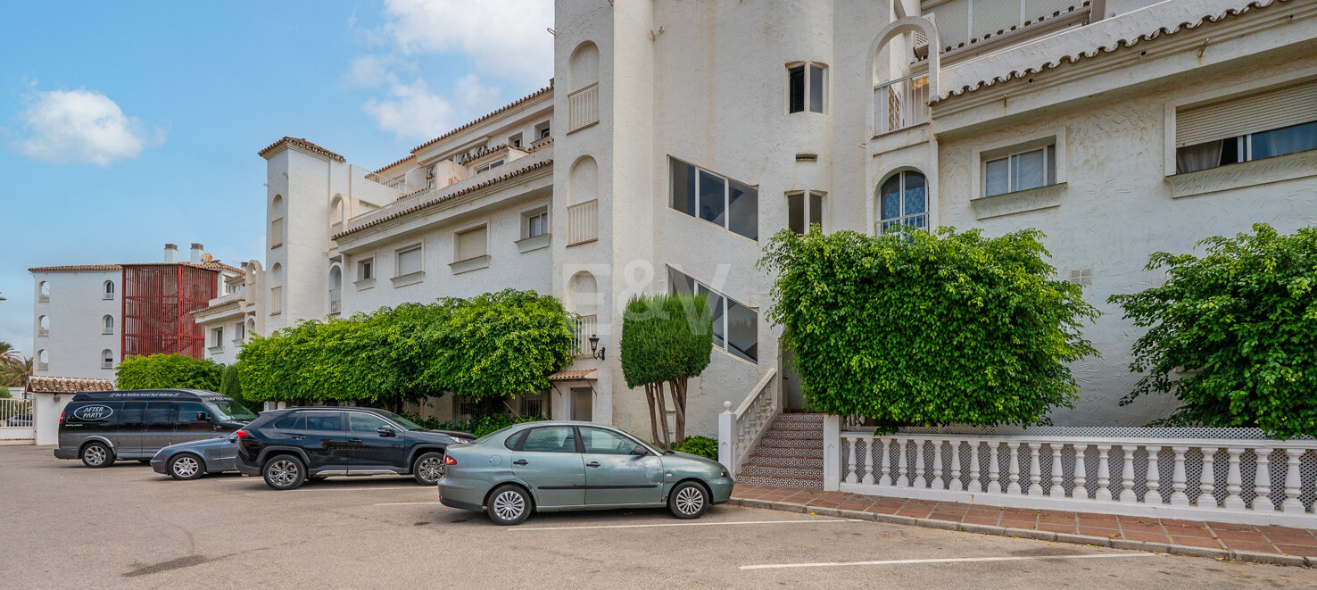 Bright 3-Bed with Direct Beach Access