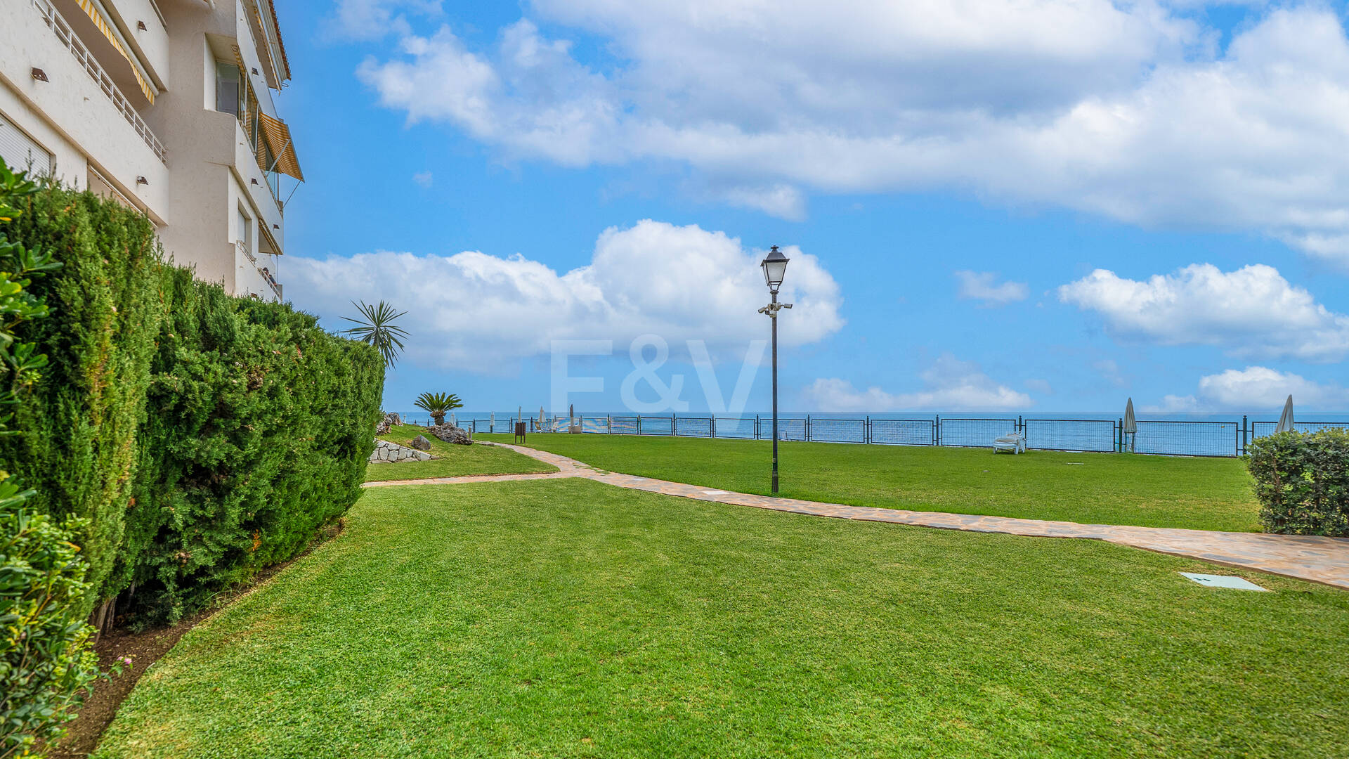 Luminoso Ático con acceso directo a la playa