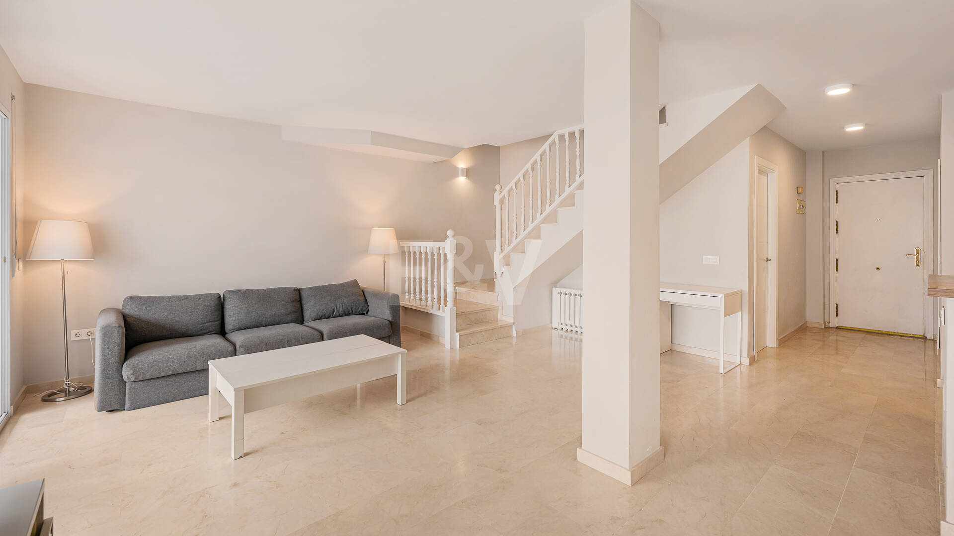 Luminoso Ático con acceso directo a la playa