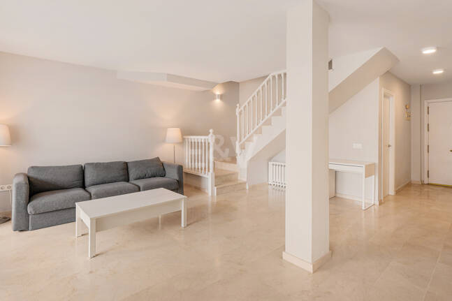 Luminoso Ático con acceso directo a la playa