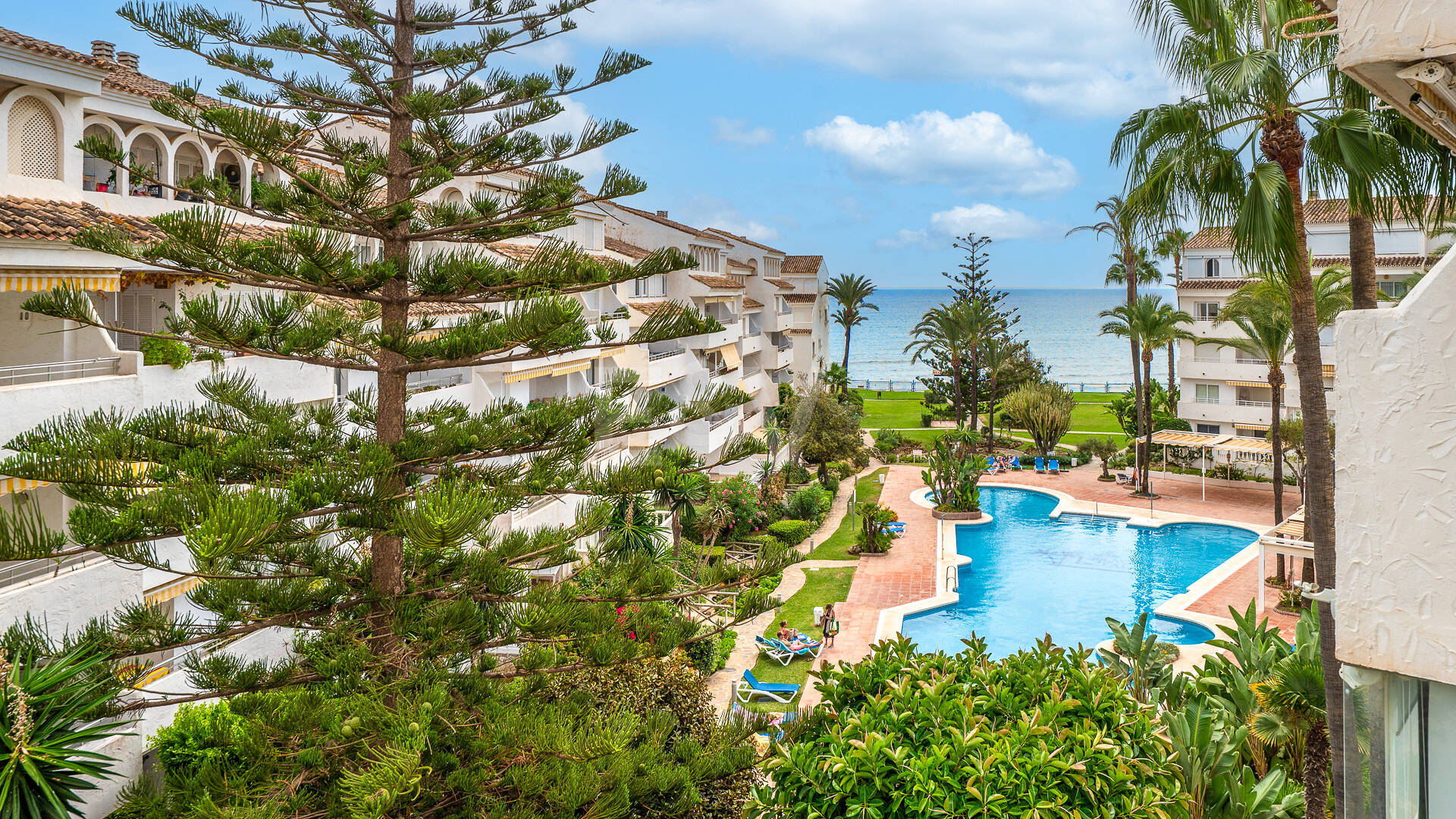 Luminoso Ático con acceso directo a la playa