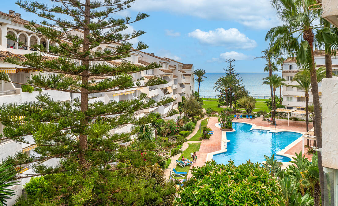 Bright 3-Bed with Direct Beach Access