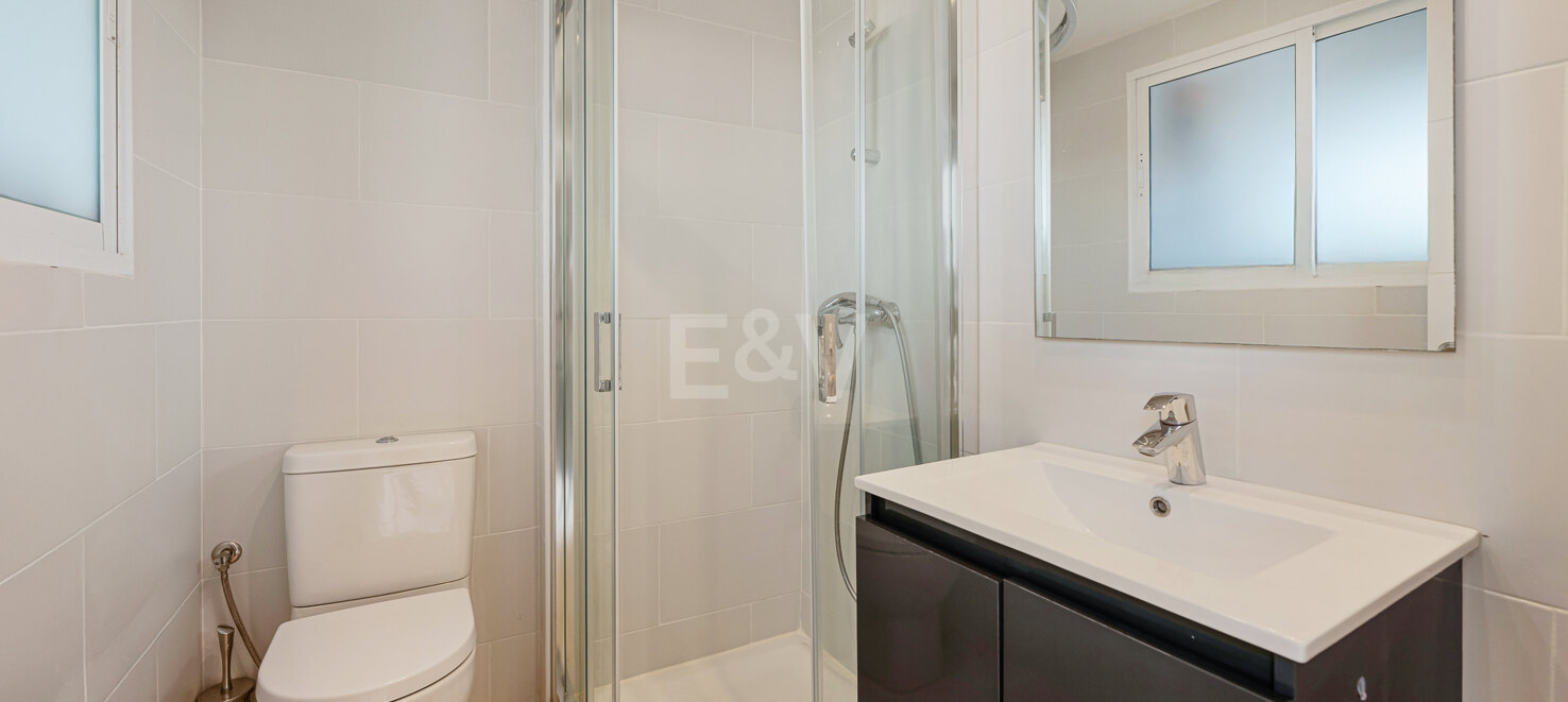 Bright 3-Bed with Direct Beach Access