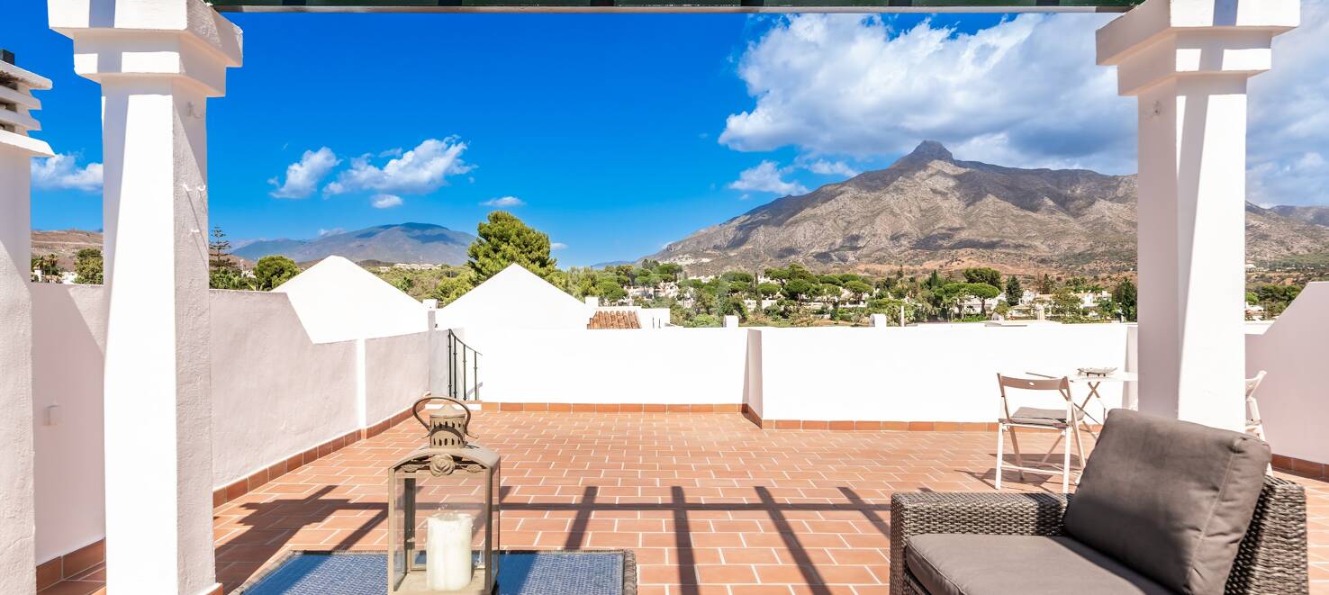 Stunning Apartment with Panoramic Solarium in a Prestigious Gated Community, Prime Location!