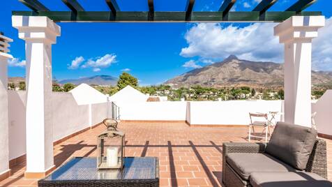 Stunning Apartment with Panoramic Solarium in a Prestigious Gated Community, Prime Location!