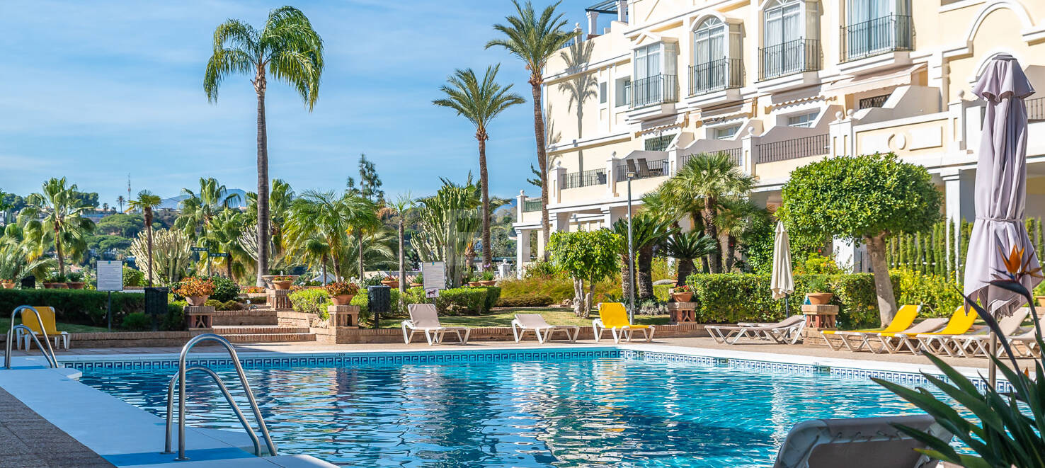 Stunning Apartment with Panoramic Solarium in a Prestigious Gated Community, Prime Location!