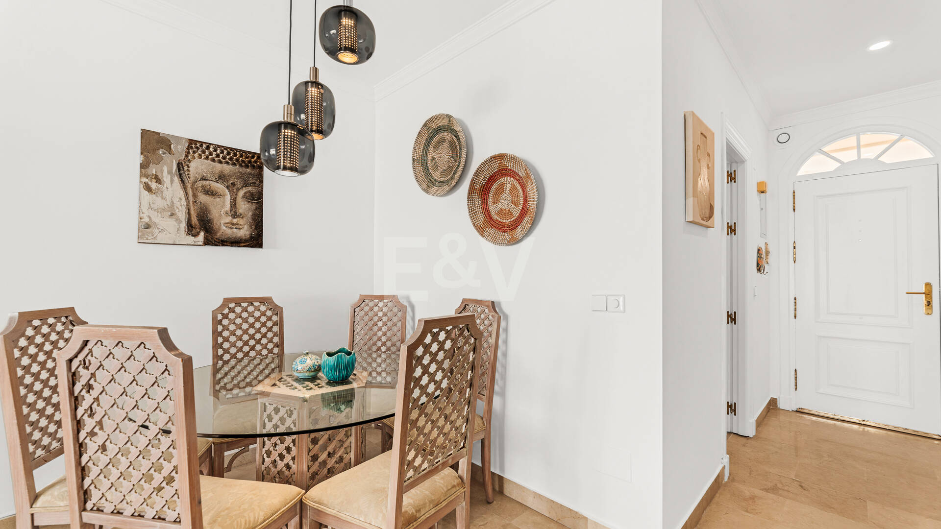 Conveniently Located Apartment with Panoramic Solarium in Aloha Gardens