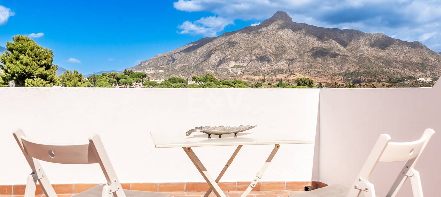 Stunning Apartment with Panoramic Solarium in a Prestigious Gated Community, Prime Location!
