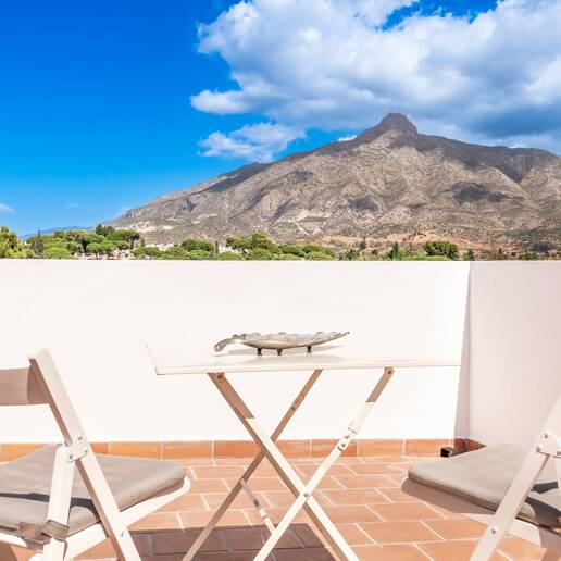Stunning Apartment with Panoramic Solarium in a Prestigious Gated Community, Prime Location!