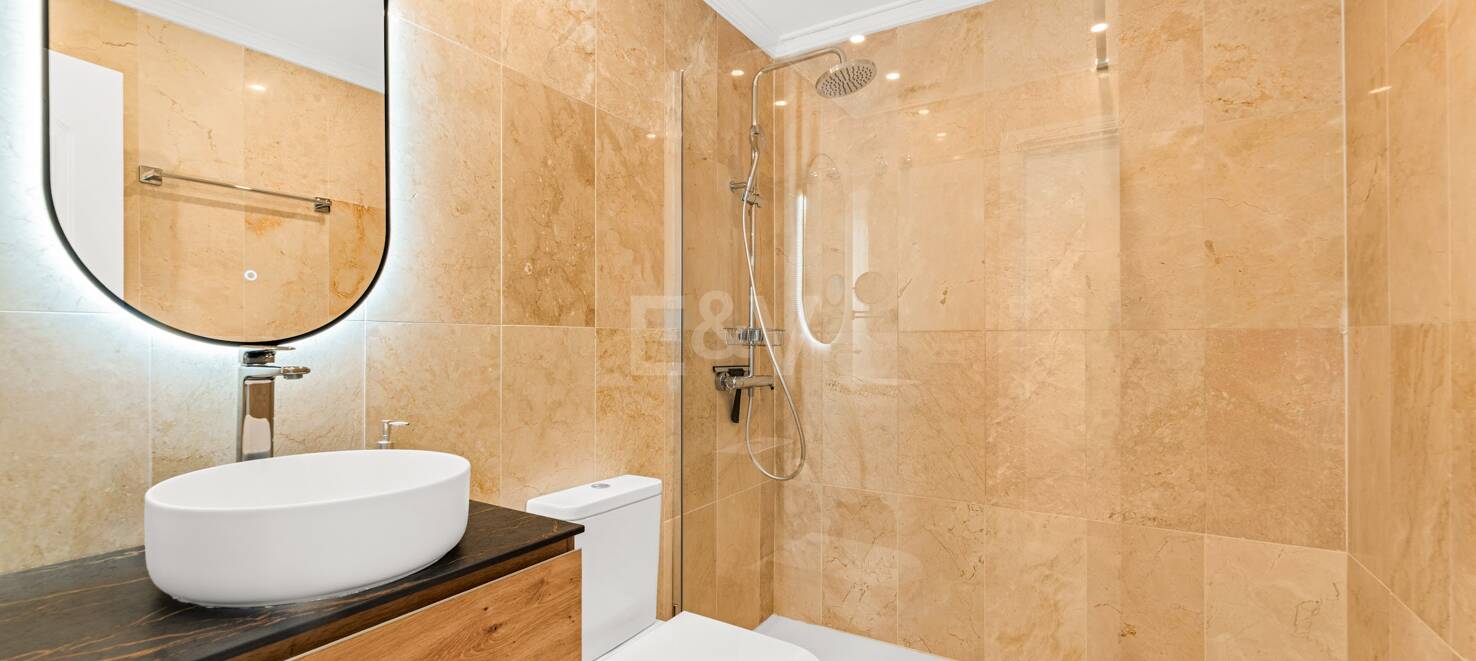 Stunning Apartment with Panoramic Solarium in a Prestigious Gated Community, Prime Location!
