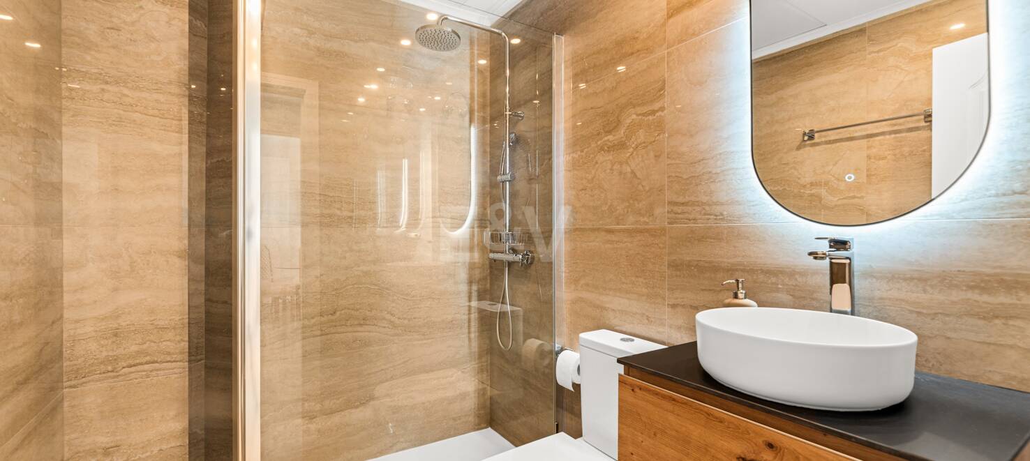 Stunning Apartment with Panoramic Solarium in a Prestigious Gated Community, Prime Location!