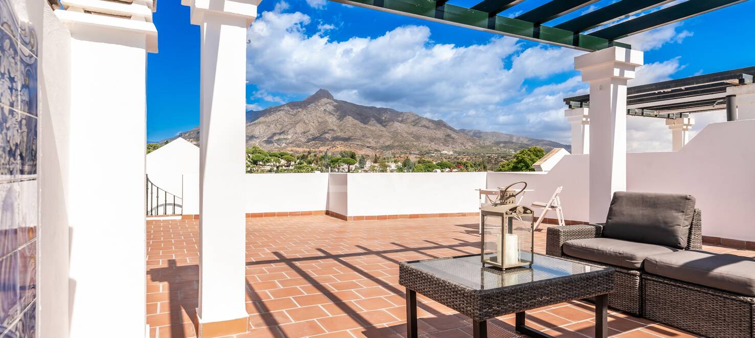 Stunning Apartment with Panoramic Solarium in a Prestigious Gated Community, Prime Location!