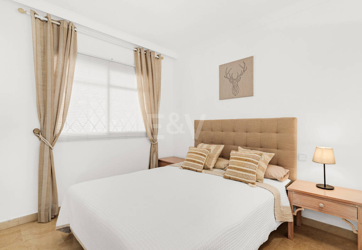 Conveniently Located Apartment with Panoramic Solarium in Aloha Gardens