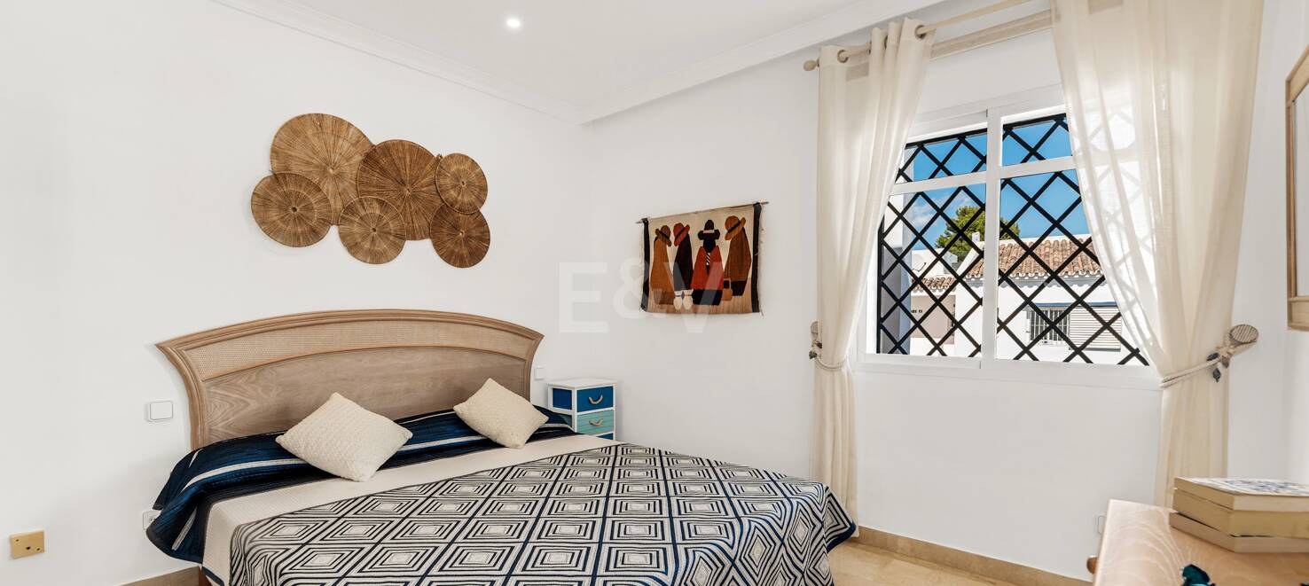 Stunning Apartment with Panoramic Solarium in a Prestigious Gated Community, Prime Location!