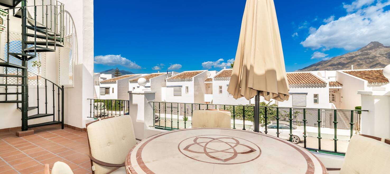 Stunning Apartment with Panoramic Solarium in a Prestigious Gated Community, Prime Location!