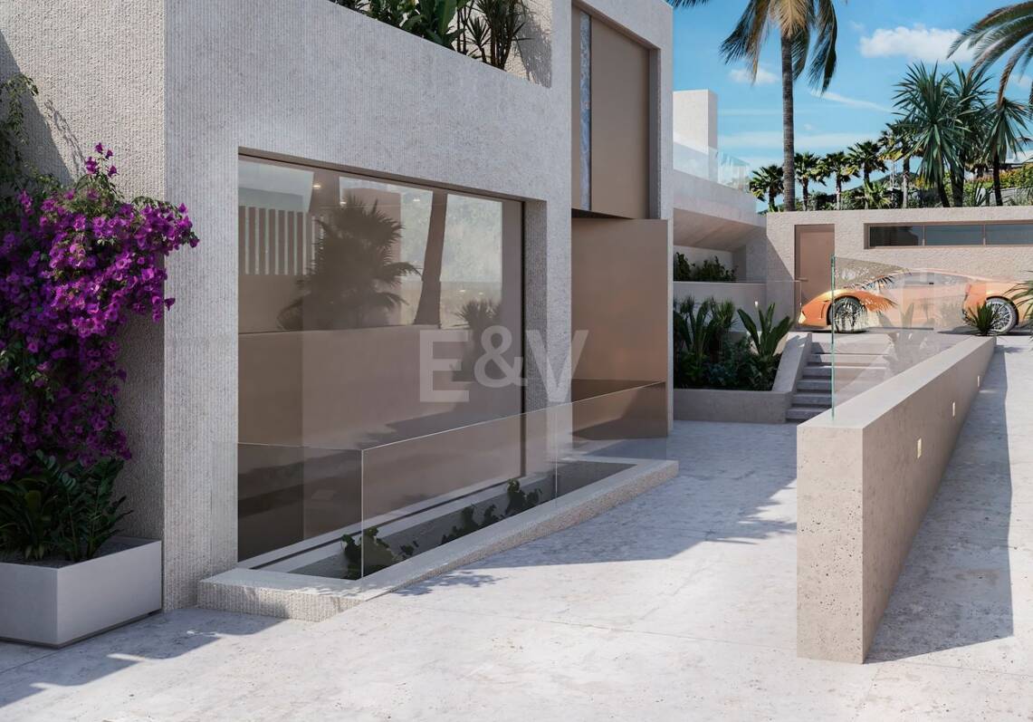 Acht Maßgeschneiderte Villen in Nueva Andalucía mit Innendesign von Versace Home