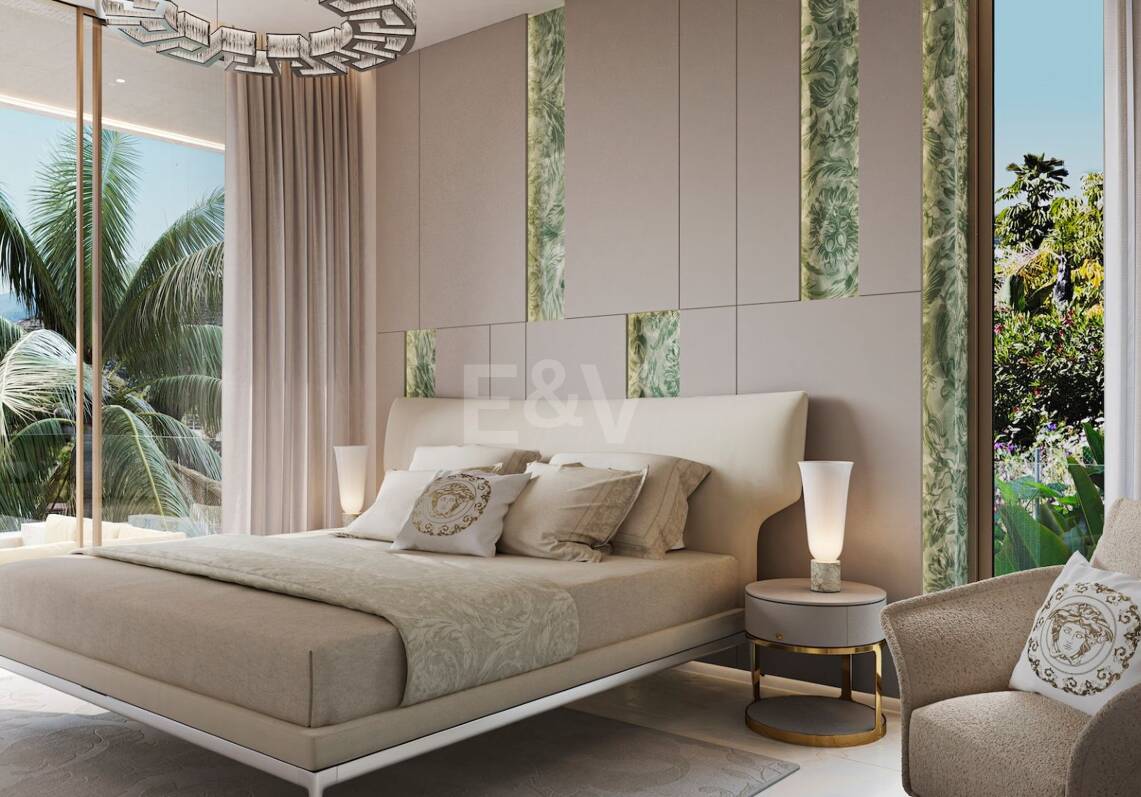 Acht Maßgeschneiderte Villen in Nueva Andalucía mit Innendesign von Versace Home