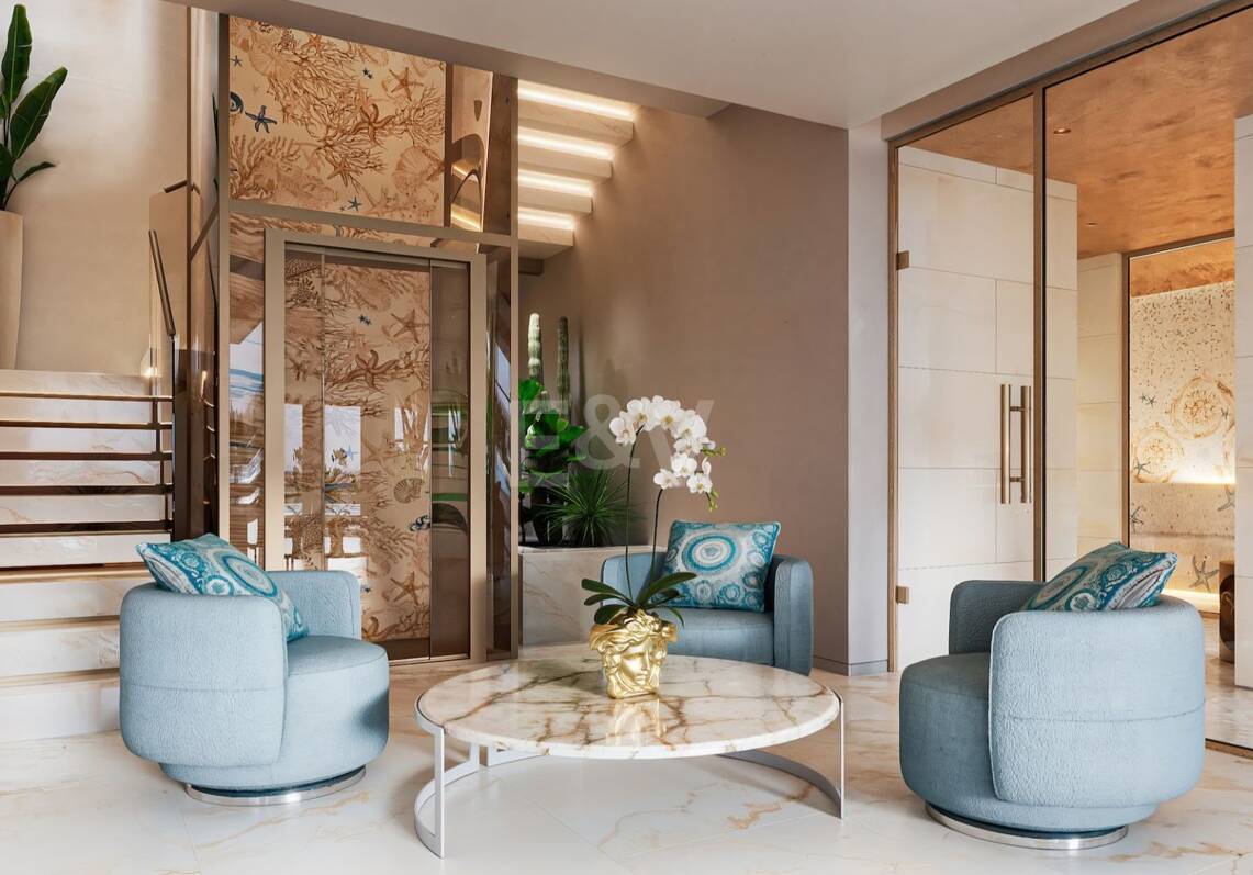 Acht Maßgeschneiderte Villen in Nueva Andalucía mit Innendesign von Versace Home