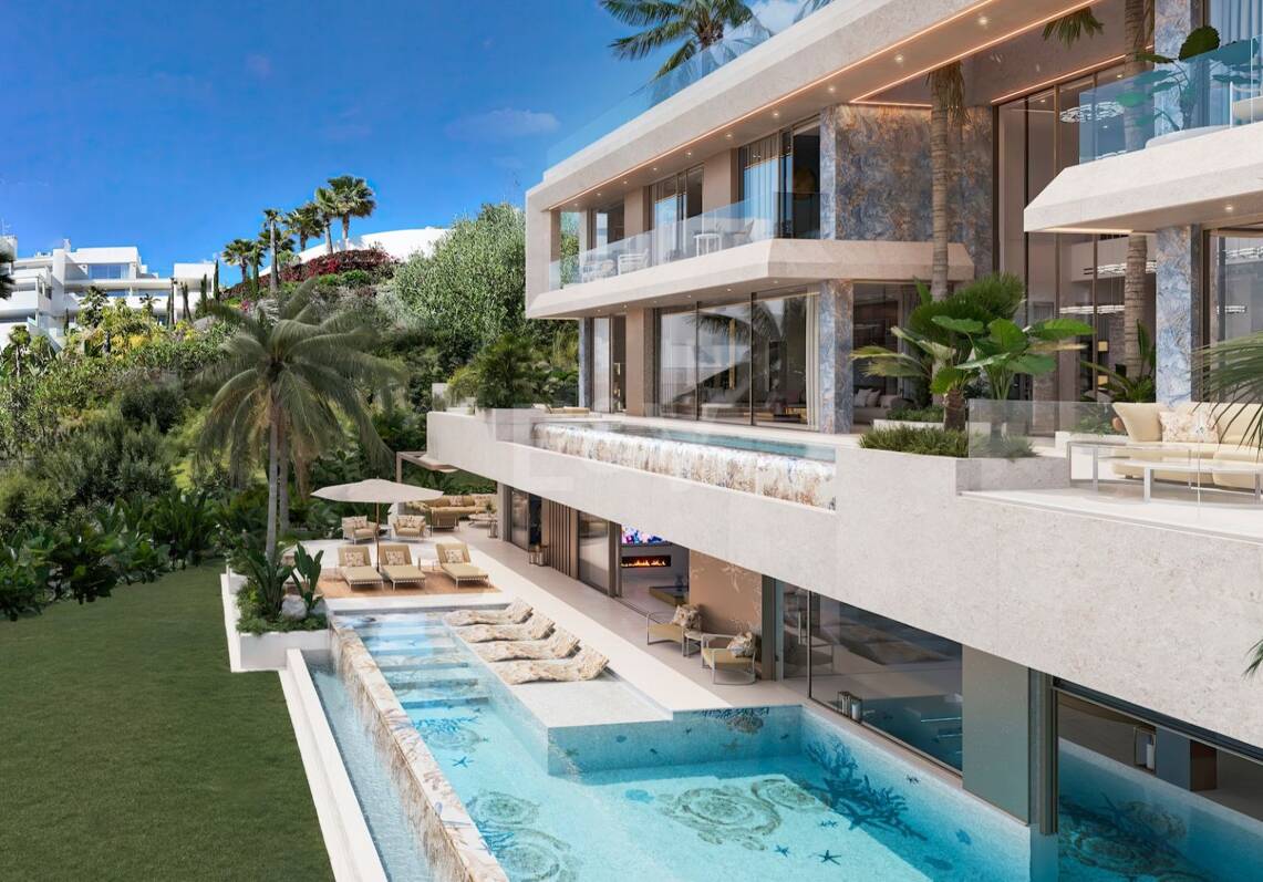 Acht Maßgeschneiderte Villen in Nueva Andalucía mit Innendesign von Versace Home