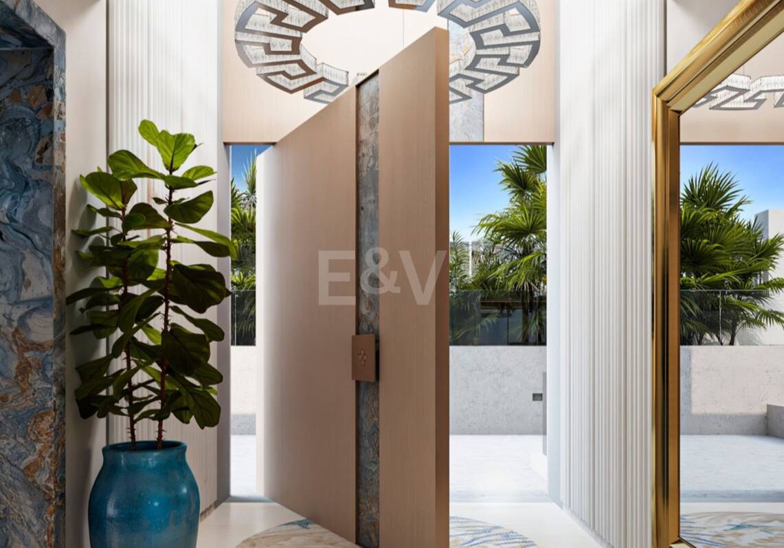 Acht Maßgeschneiderte Villen in Nueva Andalucía mit Innendesign von Versace Home