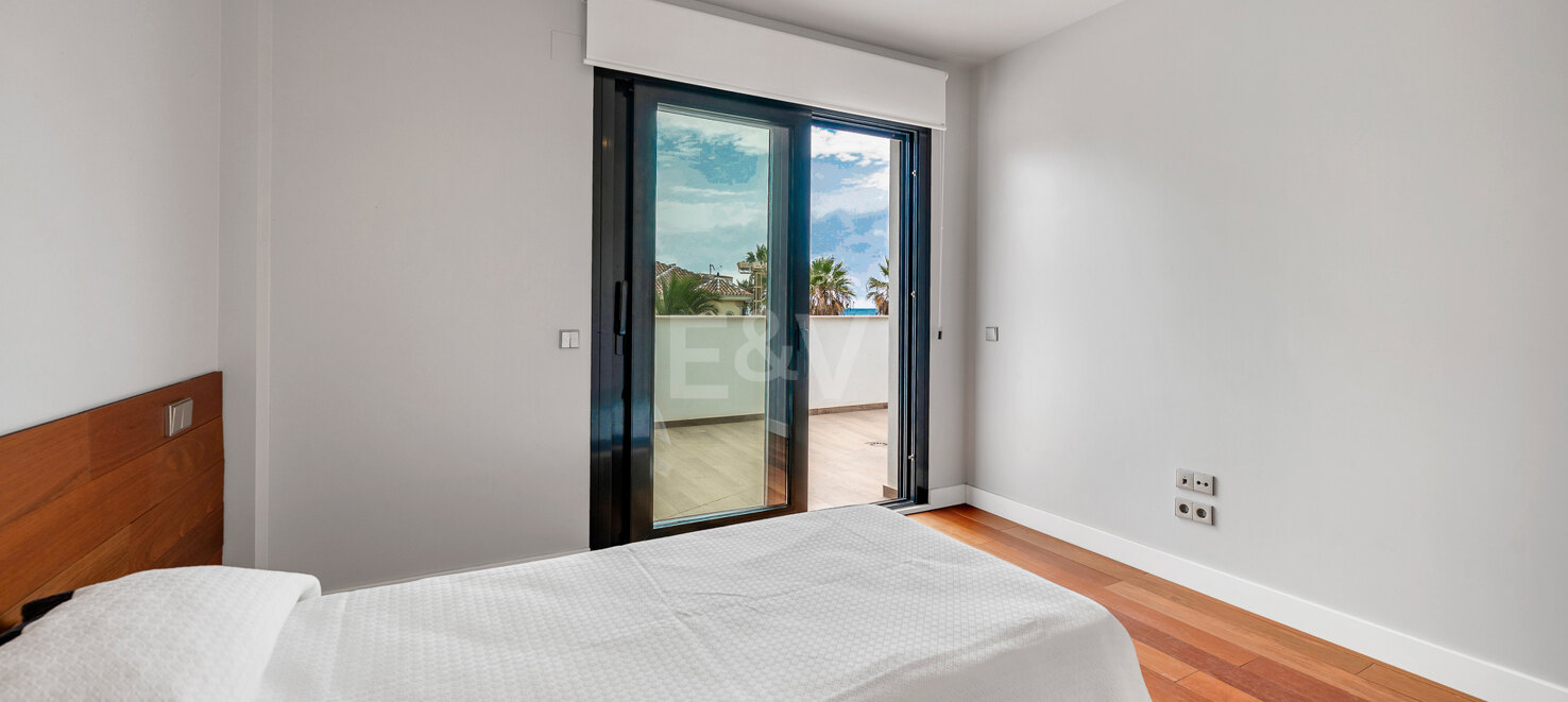 Beachfront Luxury 5-Bedroom Villa