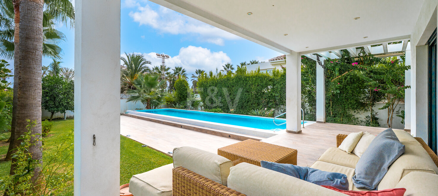 Beachfront Luxury 5-Bedroom Villa