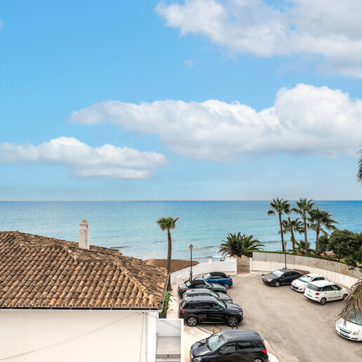Beachfront Luxury 5-Bedroom Villa