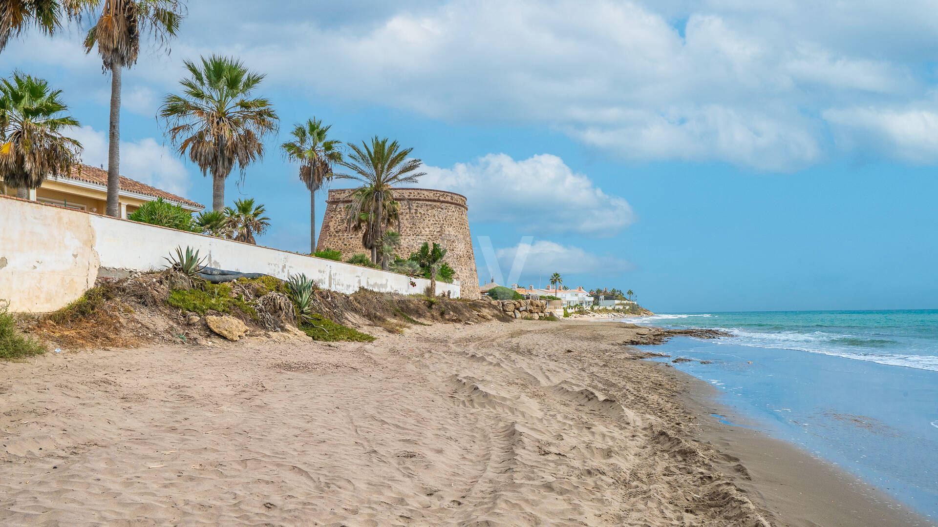 Sal a la arena: Villa contemporánea frente al mar