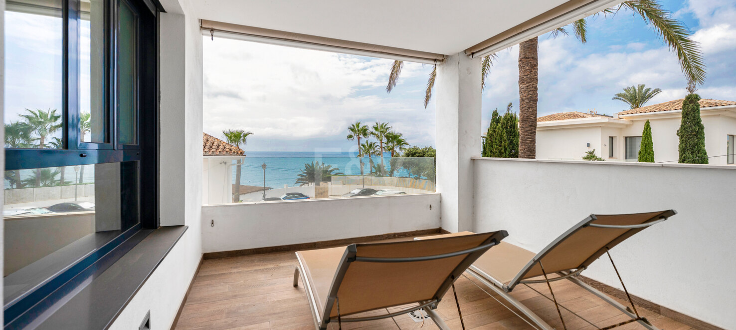Beachfront Luxury 5-Bedroom Villa