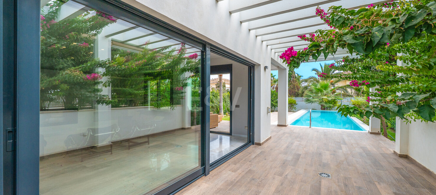 Beachfront Luxury 5-Bedroom Villa