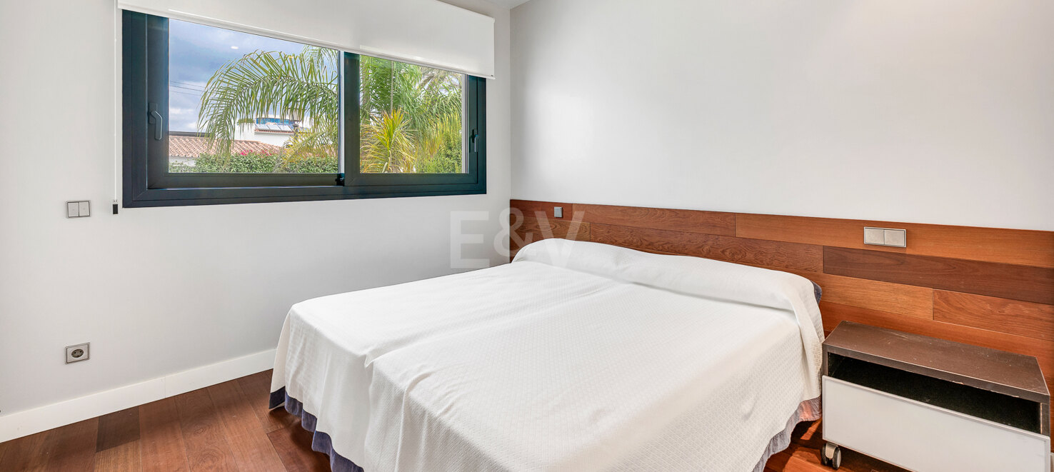 Beachfront Luxury 5-Bedroom Villa