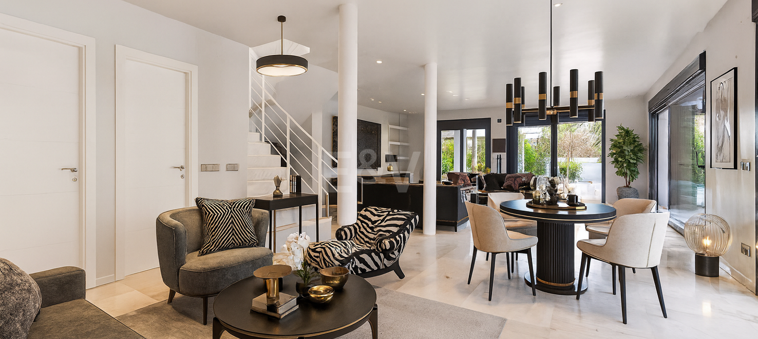 Beachfront Luxury 5-Bedroom Villa