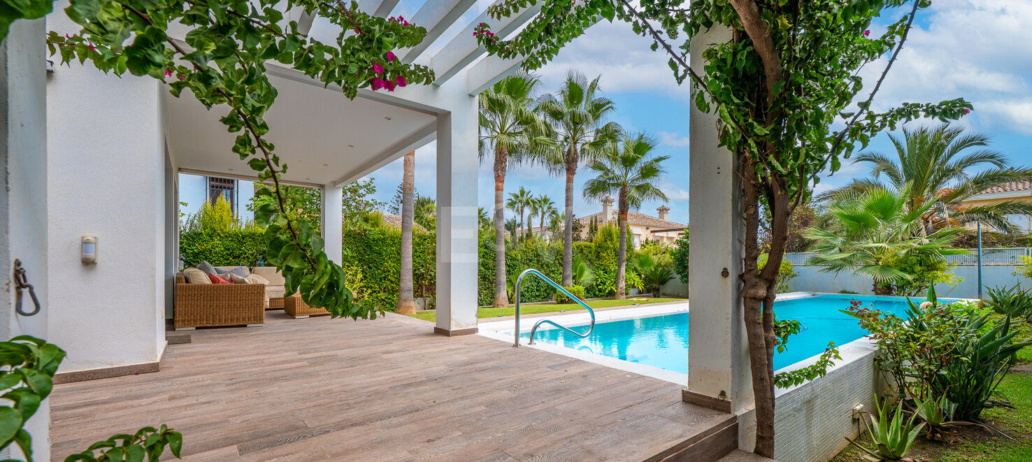 Beachfront Luxury 5-Bedroom Villa