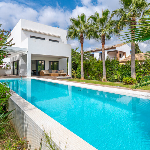 Beachfront Luxury 5-Bedroom Villa