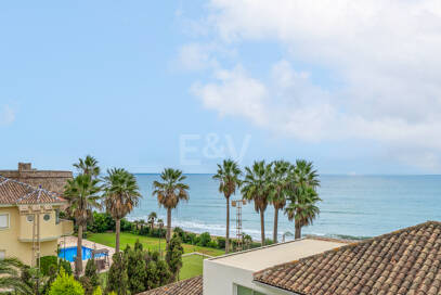 Sal a la arena: Villa contemporánea frente al mar