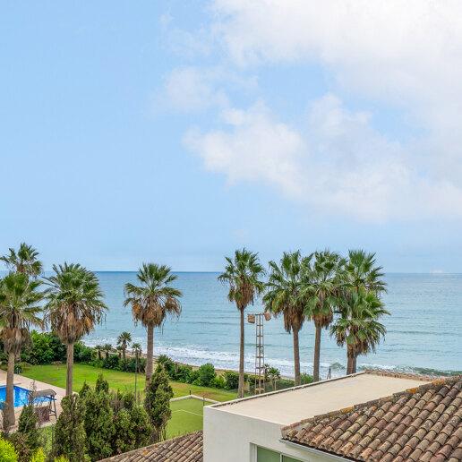 Beachfront Luxury 5-Bedroom Villa
