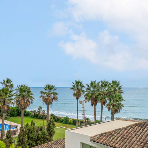 Beachfront Luxury 5-Bedroom Villa