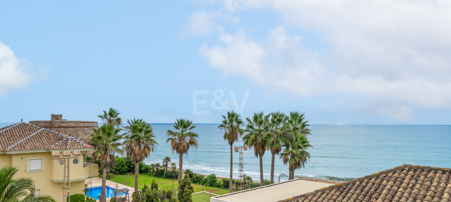 Beachfront Luxury 5-Bedroom Villa